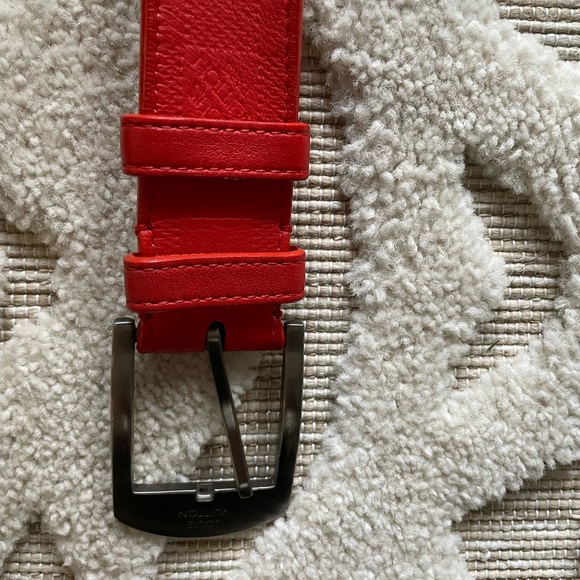 Red Louis Vuitton Leather Belt. 118 cm. - Picture 4 of 7